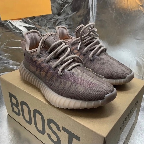 YEEZY BOOST 350 V2 - Picture 1 of 8